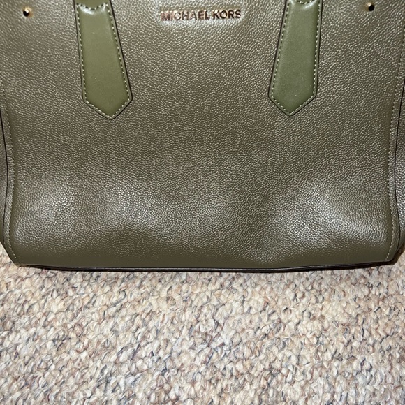 Beautiful Green Michael Kors Purse - Picture 6 of 12